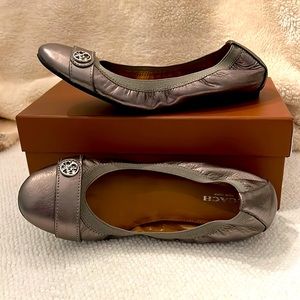 Coach Chelsey Flats Pewter Leather sz 8 with box